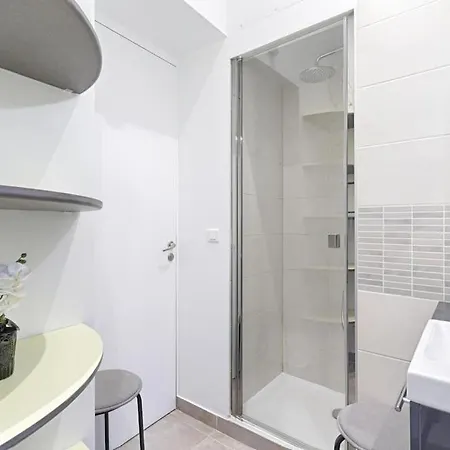 Charming Heart Of 17th Apartment *